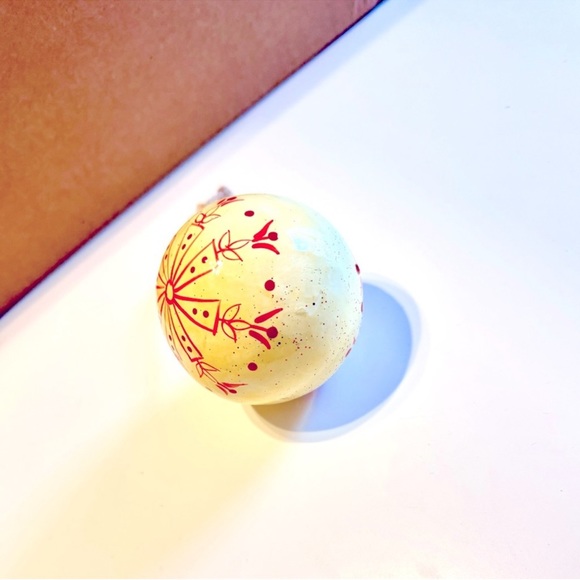 VINTAGE 3” Hand Painted Farmhouse Christmas Tree Ornament - Red & Ivory Cream - Picture 9 of 11